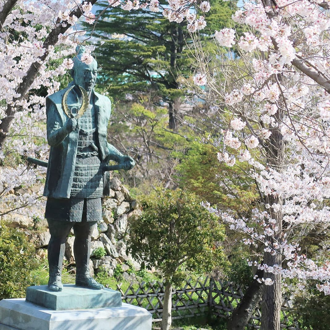 image Statue of Tokugawa Ieyasu at Hamamatsu Castle