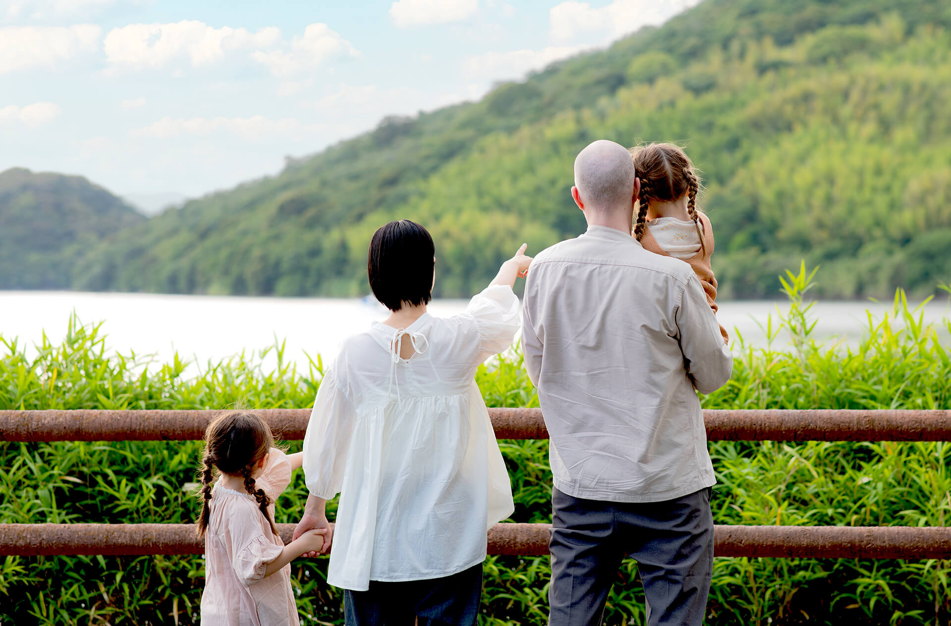 PC display image: Lake Hamana in full view