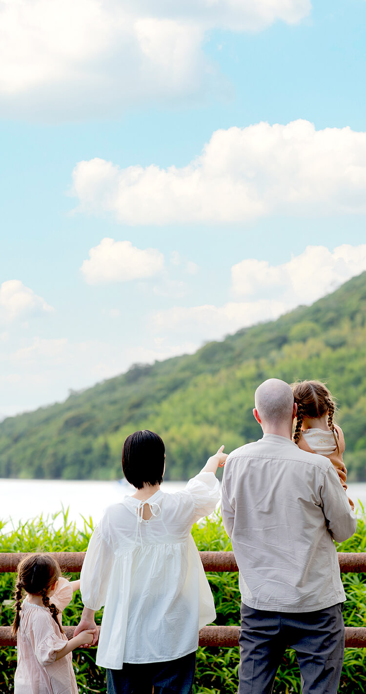 Smartphone display image: Lake Hamana in full view