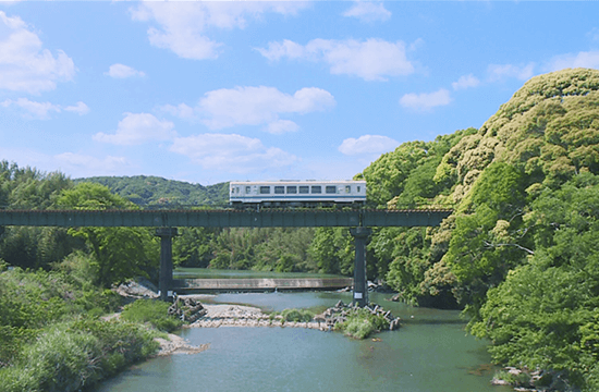 天浜線で電車が走行している様子