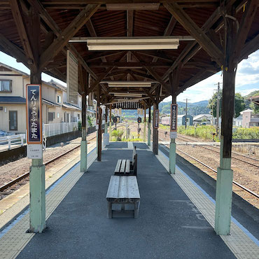 天竜二俣駅のホームのる様子の画像