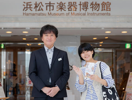 浜松楽器博物館前の画像